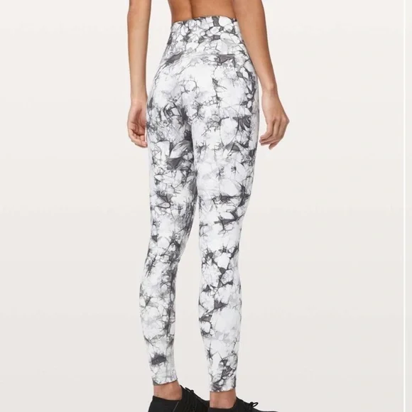 Lululemon Size 8 Wunder Under High-Rise Tight Dual Shibori Full-On Luxtreme 28'' - Picture 5 of 5